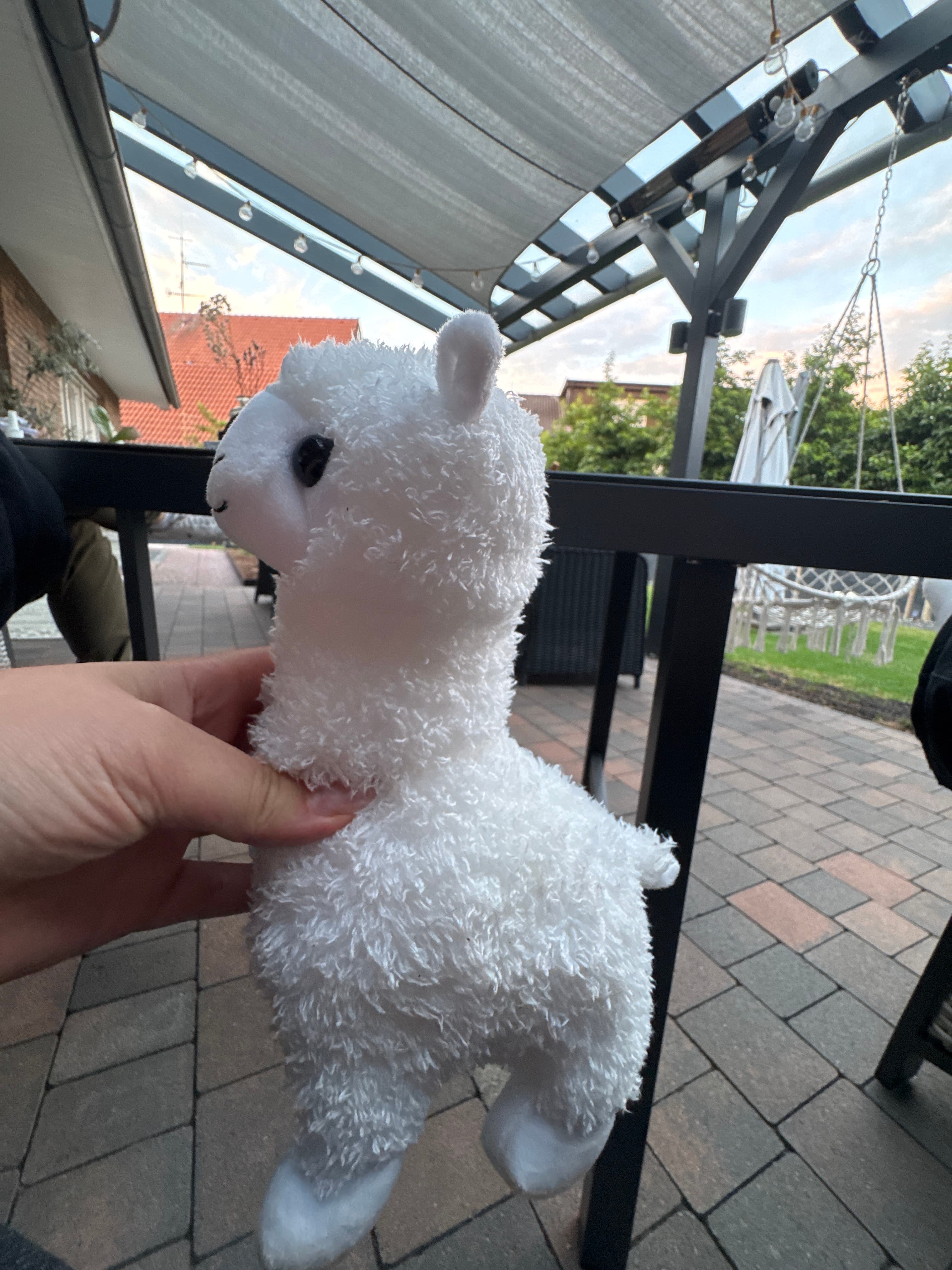 Flauschiges Lama-Plüschtier für Fotoshootings oder Events 2