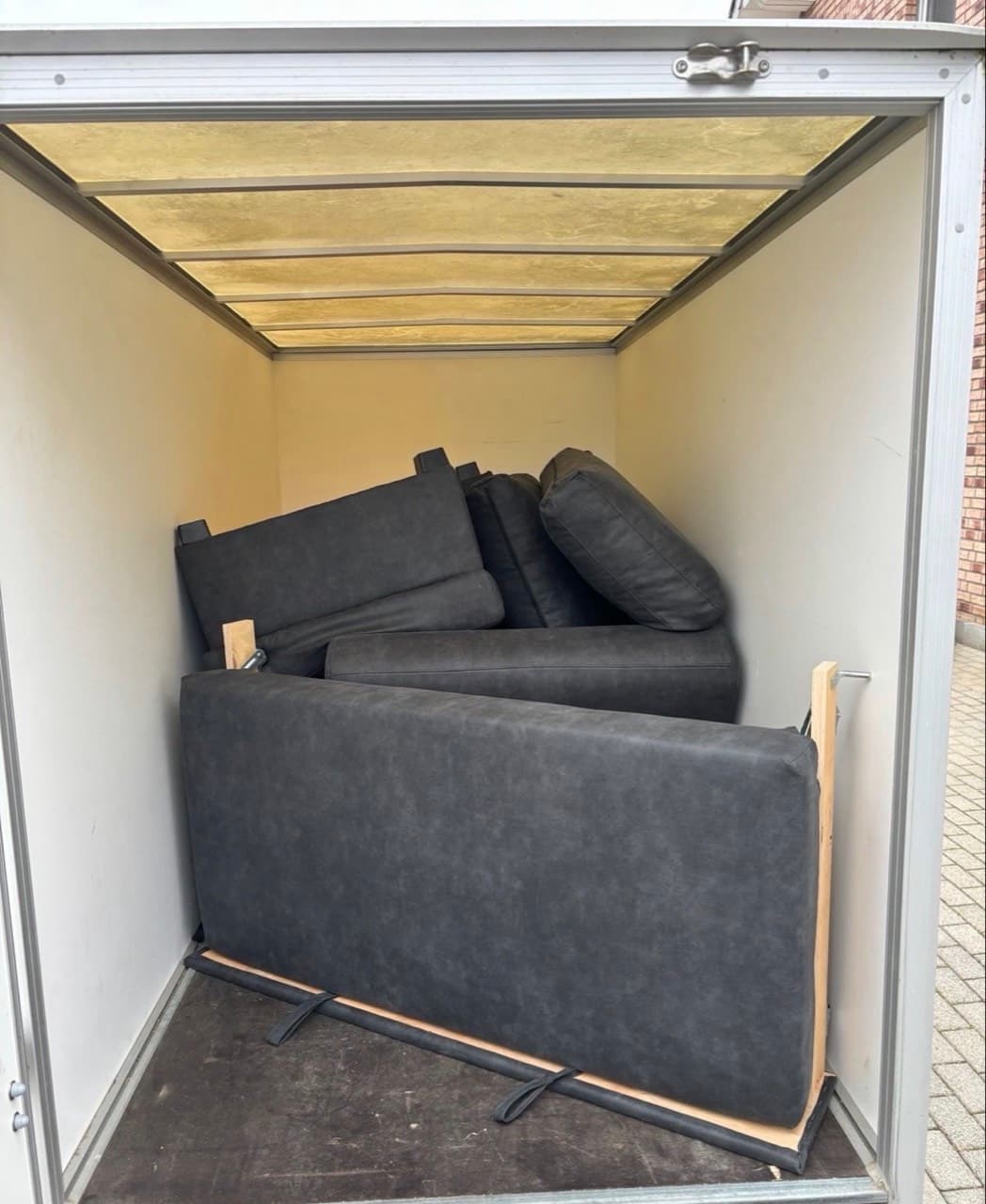 PKW Kofferanhänger 1300kg zGG 3