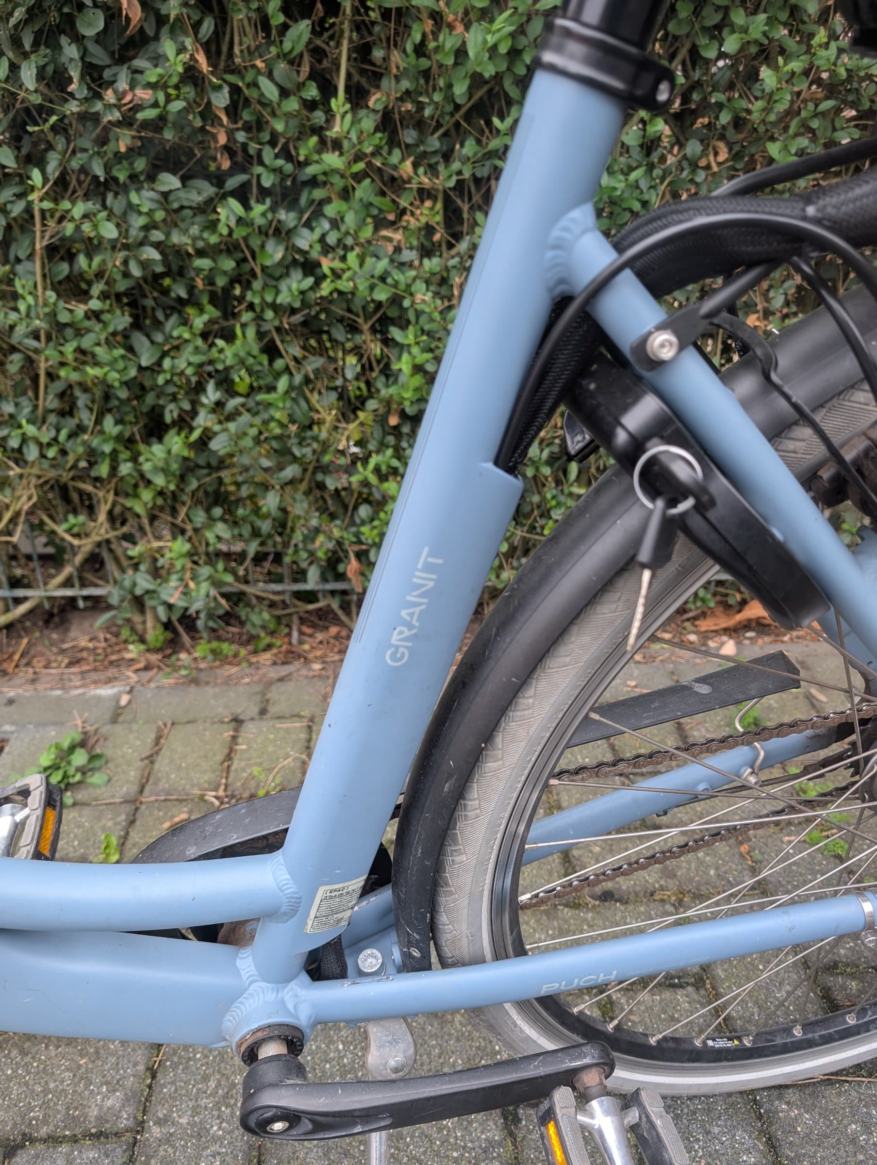 Bequemes Puch Granit City-Fahrrad mit Kindersitz 3